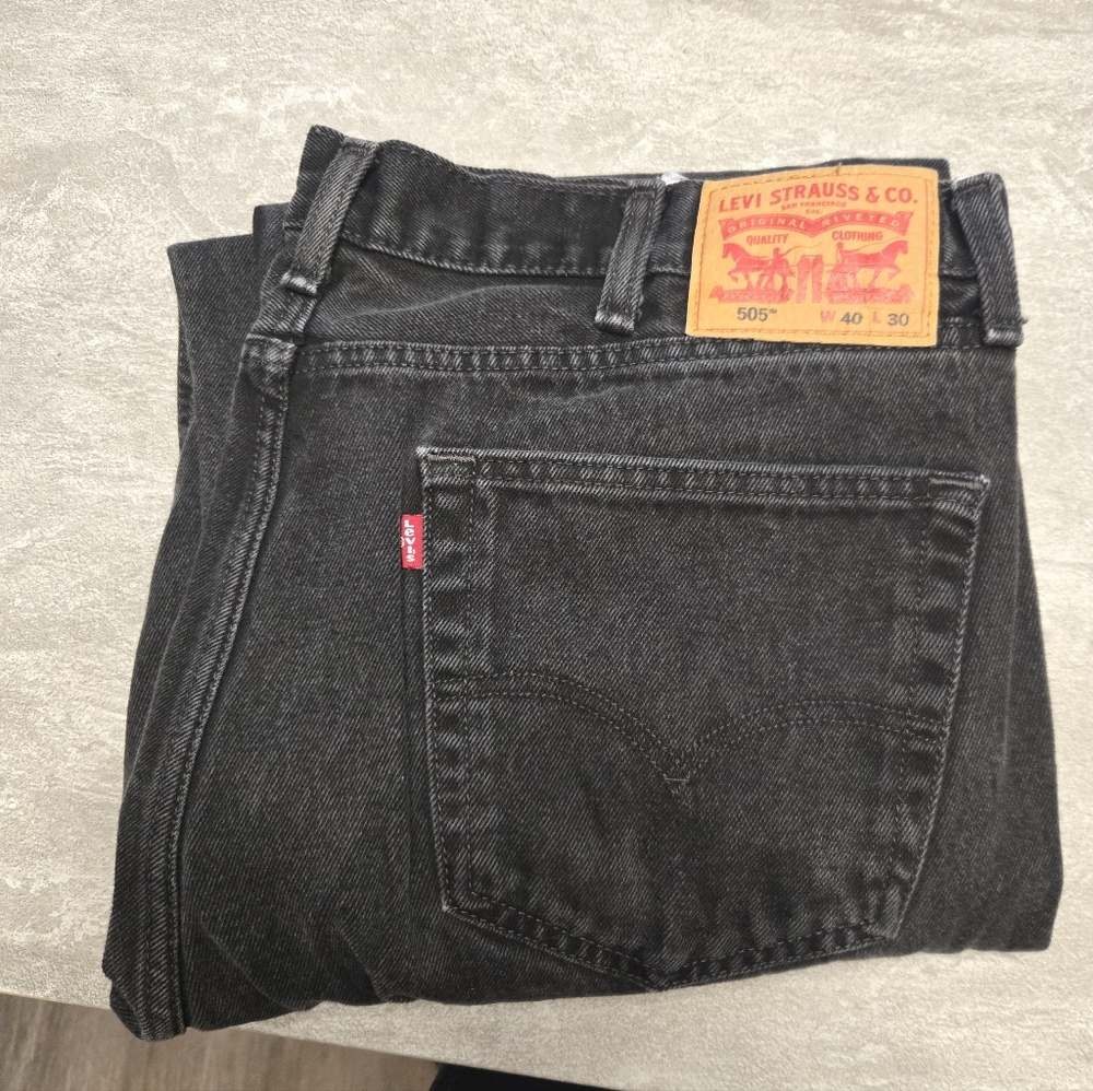 Levi's Men's Black 505 jeans Straight / Regular Fit  40×30  Very Good Condition